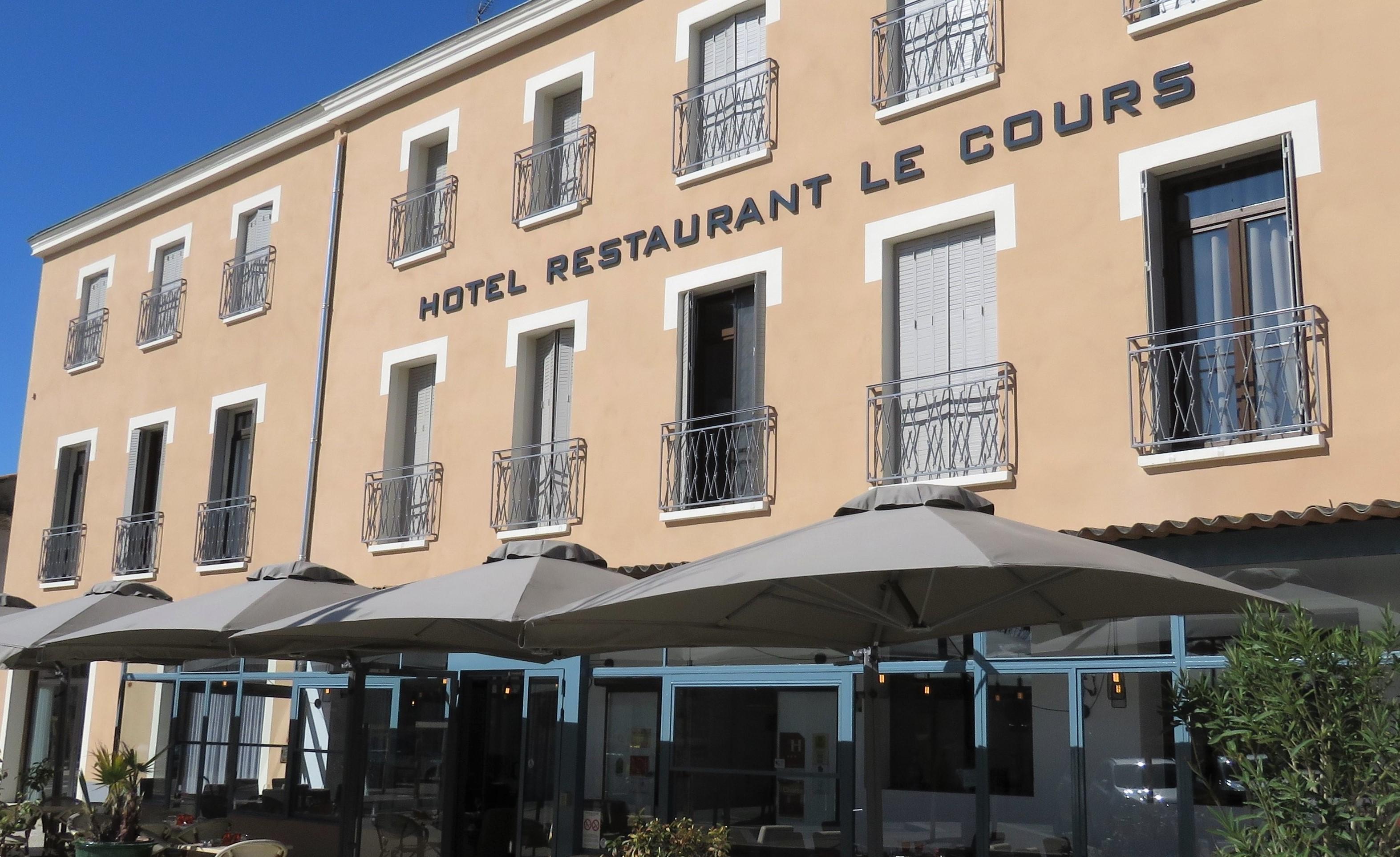 Hotel Logis Le Cours à Saint-Gilles  Extérieur photo